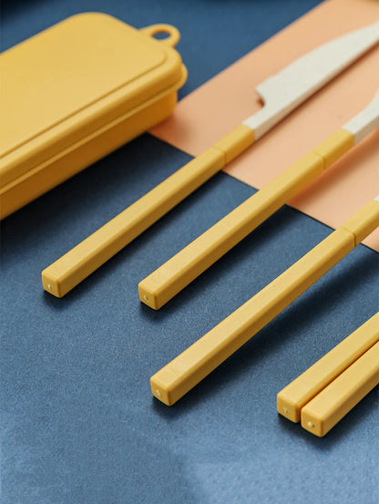 4Pcs Portable Tableware Set Wheat Straw Dinnerware Detachable Cutlery Travel Tableware Picnic Dinnerware Set Camping Cutlery Set